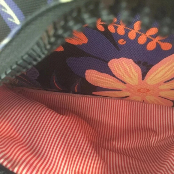 Herschel flowered  backpack - Picture 9 of 15